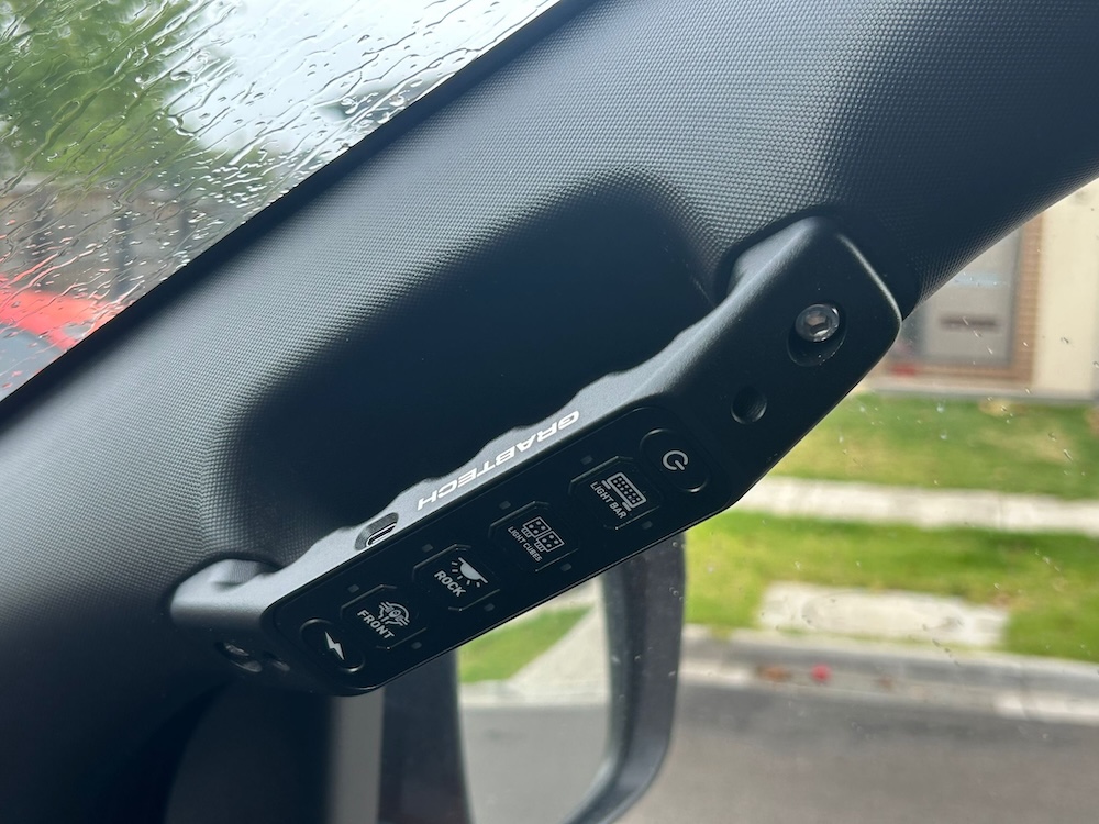 GrabTech-Integrated-Wireless-Grab-Handle-Switch-Panel-Australia-DIMX-R5