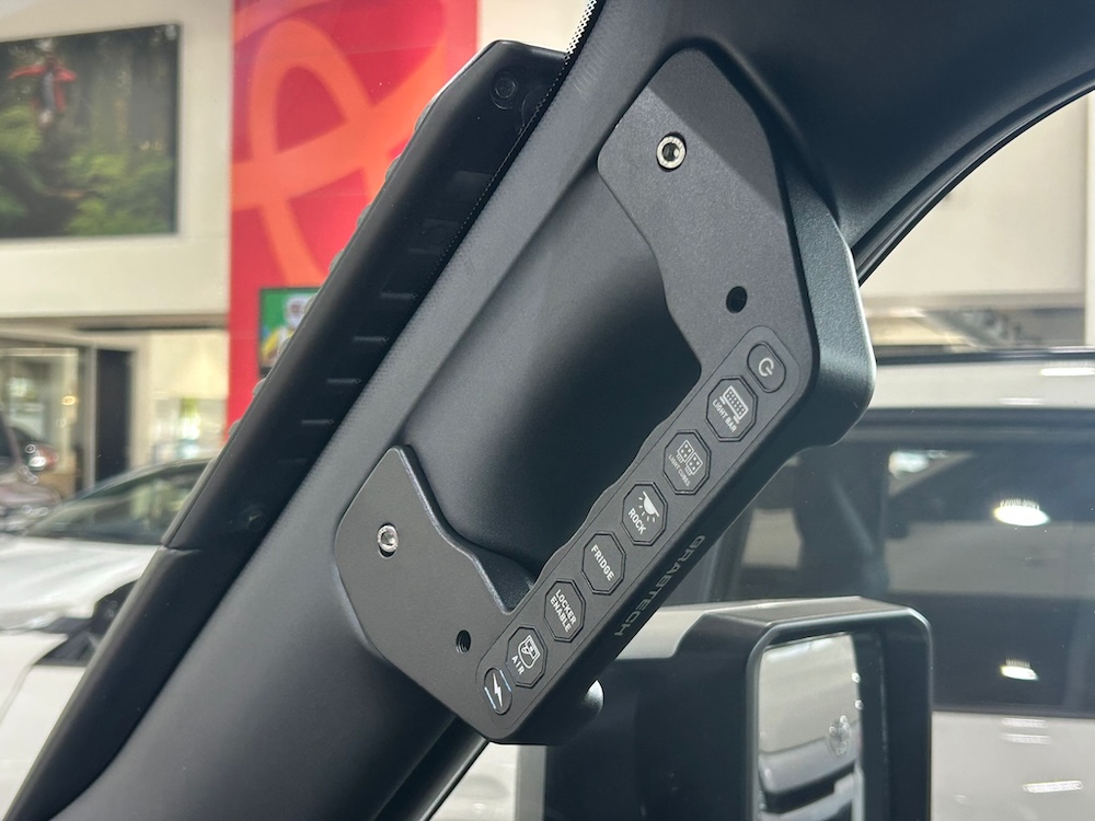 GrabTech-Integrated-Wireless-Grab-Handle-Switch-Panel-Australia-LC250-R4