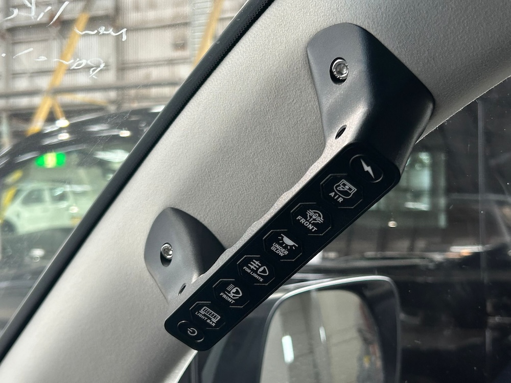 GrabTech-Integrated-Wireless-Grab-Handle-Switch-Panel-Australia-LC200-R4